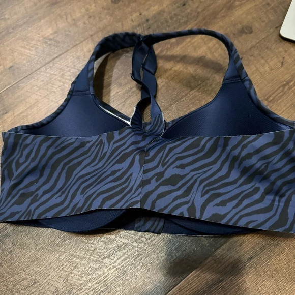 Victoria secret incredible knockout  sports bra 34D - Picture 3 of 4